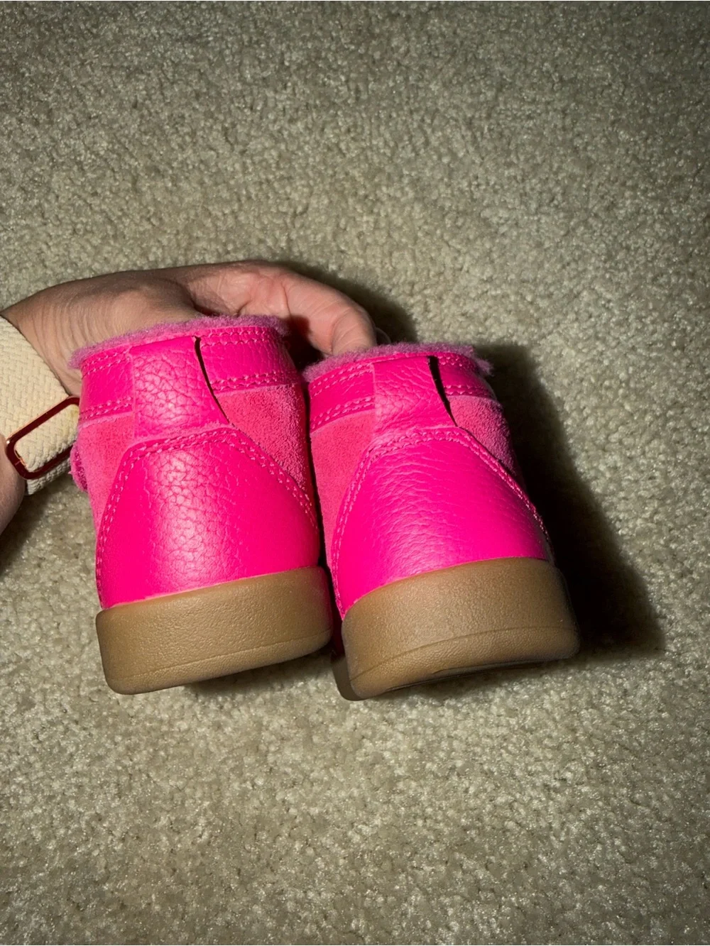 UGG vibrant hot